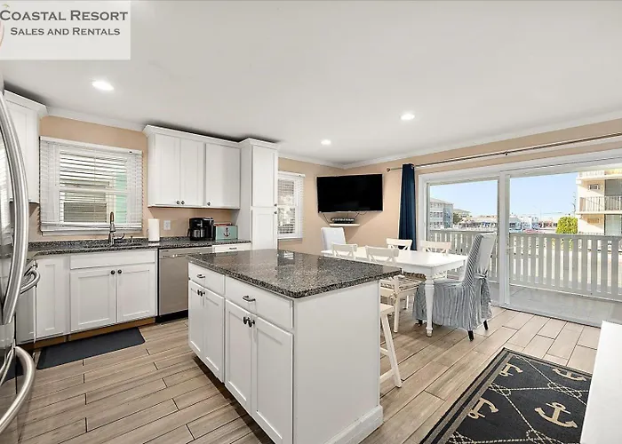 3 Bedroom Ocean Block Condo, Steps From The Beach! Holiday home Ocean City