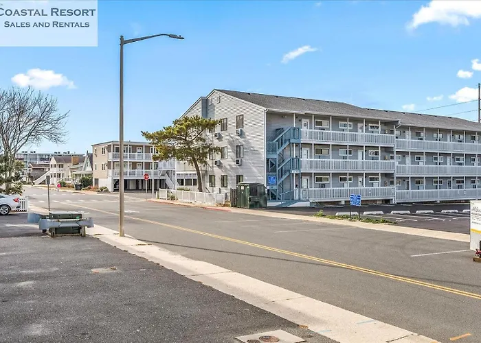 3 Bedroom Ocean Block Condo, Steps From The Beach! *