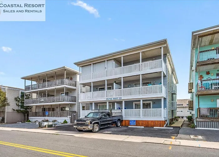 3 Bedroom Ocean Block Condo, Steps From The Beach! Holiday home Ocean City